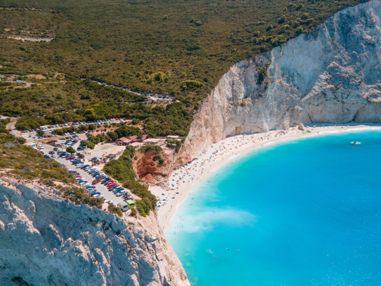 Κρουαζιέρα Λευκάδα – Αεροφωτογραφία από το Πόρτο Κατσίκι, μία από τις μαγευτικές παραλίες που επισκέπτεται το πλοίο