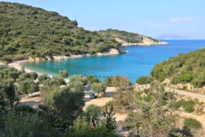 Καλύτερες παραλίες στην Ιθάκη – Φυσική παραλία με ελαιόδεντρα και γαλάζια νερά