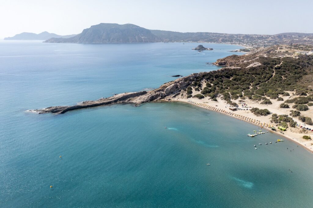 Παραλία Άγιος Στέφανος στην Κω με άμμο, βραχώδη ακρωτήρια και νησιωτικό τοπίο – Καλύτερες παραλίες στην Κω