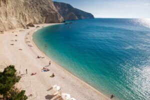 Καλύτερες παραλίες στη Λευκάδα με θέα από ψηλά στο Πόρτο Κατσίκι και τα γαλαζοπράσινα νερά
