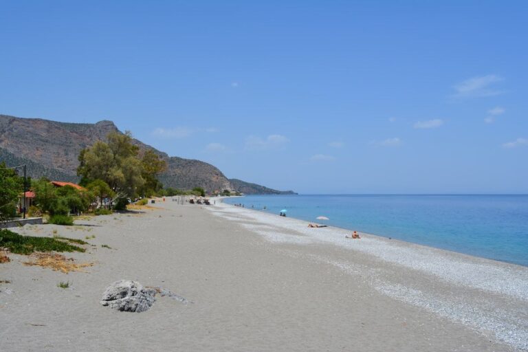 Καλύτερες παραλίες στη Νάξο: Εκεί που η φύση συναντά την ηρεμία
