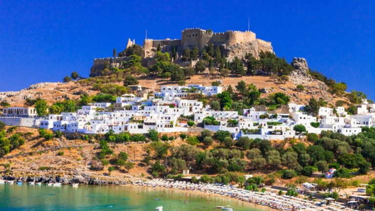 Ταξίδι στα Δωδεκάνησα με φόντο τη Λίνδο και το κάστρο της Ρόδου