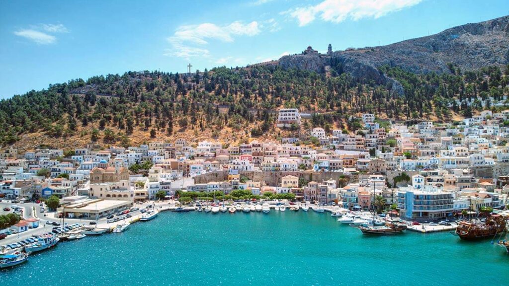 Η Πόθια, πρωτεύουσα της Καλύμνου, με το γραφικό λιμάνι – Ταξίδι στην Κάλυμνο