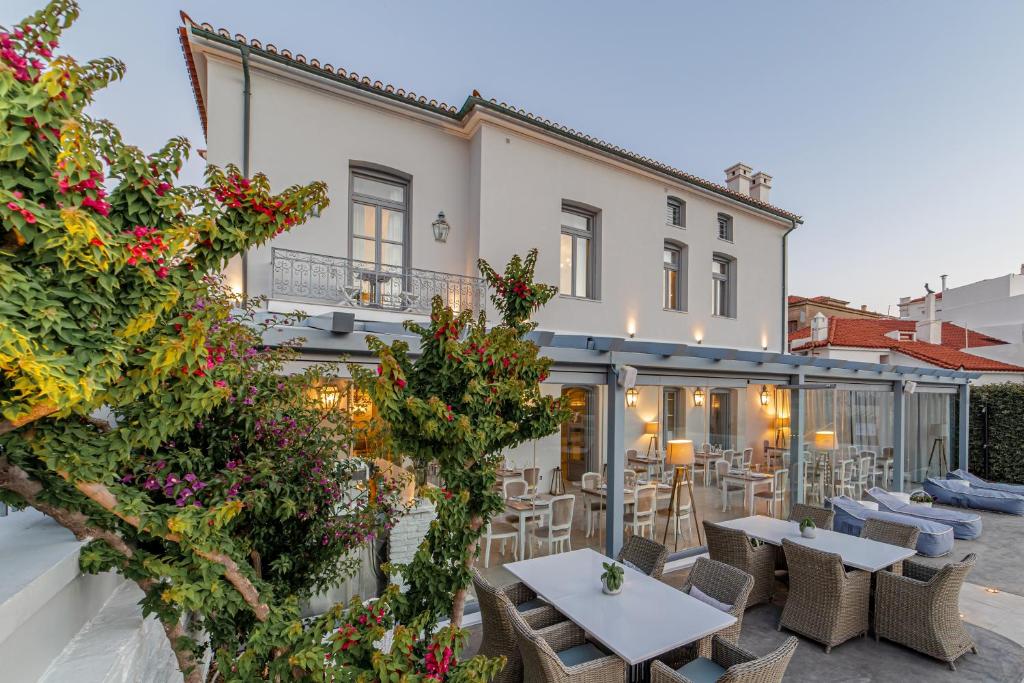 Καλύτερα ξενοδοχεία στην Άνδρο με παραδοσιακή αρχιτεκτονική και ατμοσφαιρική αυλή