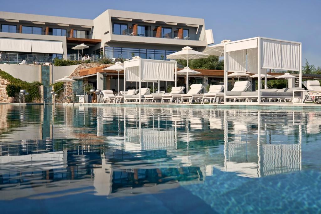 Πολυτελές θέρετρο με πισίνα, αντιπροσωπευτικό δείγμα από τα καλύτερα ξενοδοχεία στη Ζάκυνθο