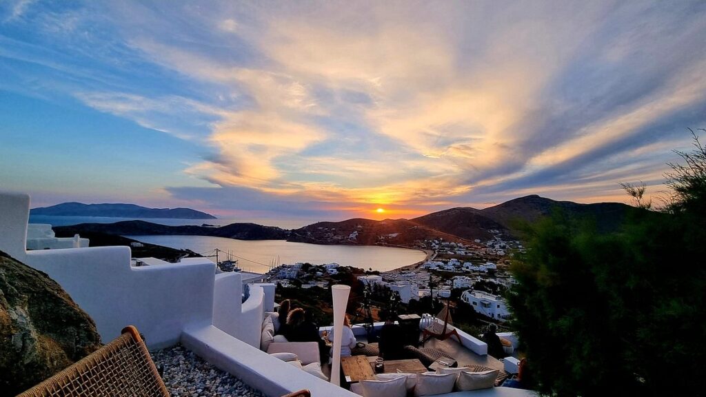 Garden of Ios Sunset Bar – Καλύτερα bar στην Ίο με μαγευτική θέα στο ηλιοβασίλεμα