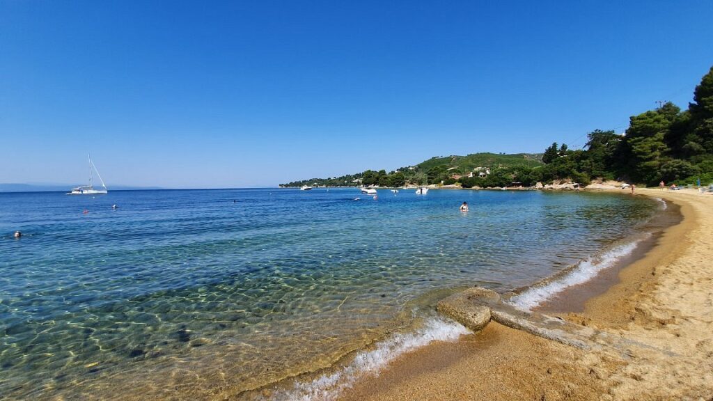 Καλύτερες παραλίες στη Σκιάθο – Κολιός Παραλία με ήρεμα νερά και αμμώδη ακτή