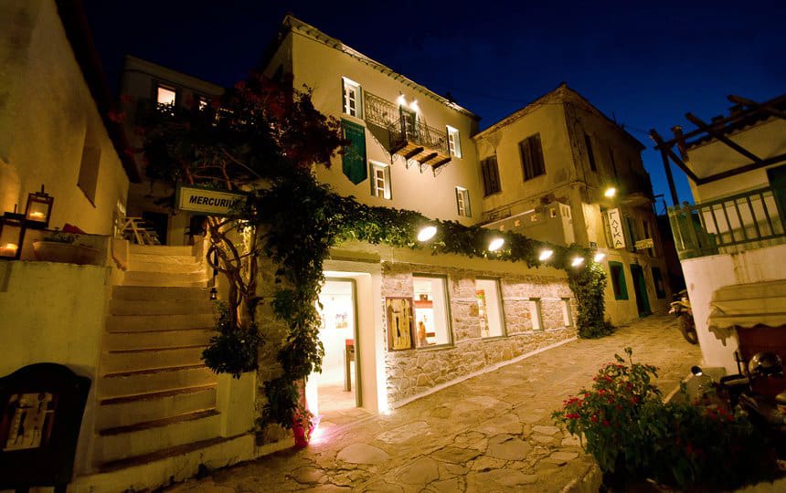 Mercurius Cocktail Bar στη Σκόπελο Χώρα, ένα από τα καλύτερα bar στη Σκόπελο με ρομαντική ατμόσφαιρα