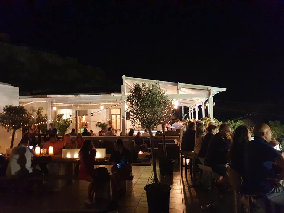Thea Cocktail Bar Χώρα – Καλύτερα bar στη Σκύρο
