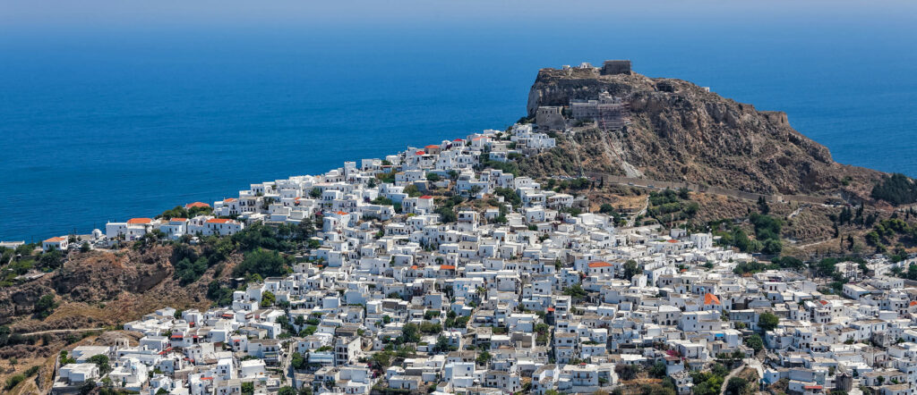 Ταξίδι στη Σκύρο – Πανοραμική θέα της Χώρας και του κάστρου