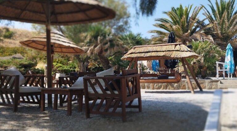 Raratonga Beach Bar στη Λήμνο – Κεραμωτή