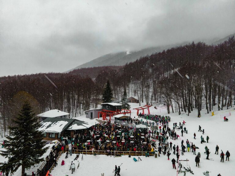 Ταξίδι στο Βέρμιο – χιονοδρομικό κέντρο 3-5 Πηγάδια με χιονισμένο τοπίο