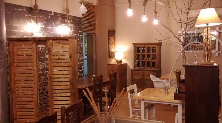 Καλύτερα εστιατόρια στη Δράμα – Εσωτερικός χώρος του Εντράδες Εστιατόριο