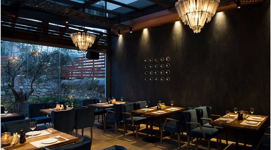 Εσωτερικός χώρος του Soul Kitchen στην Κόρινθο με μοντέρνα διακόσμηση – Καλύτερα εστιατόρια στην Κόρινθο