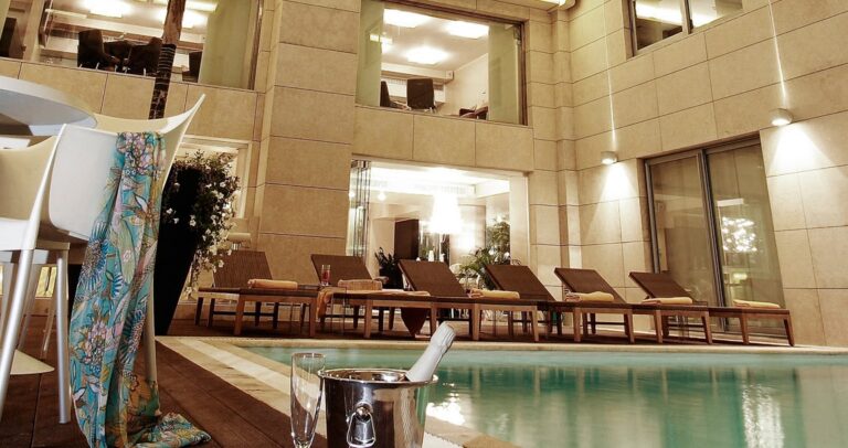 Nafs Hotel – Θέα θάλασσα και κομψή διαμονή