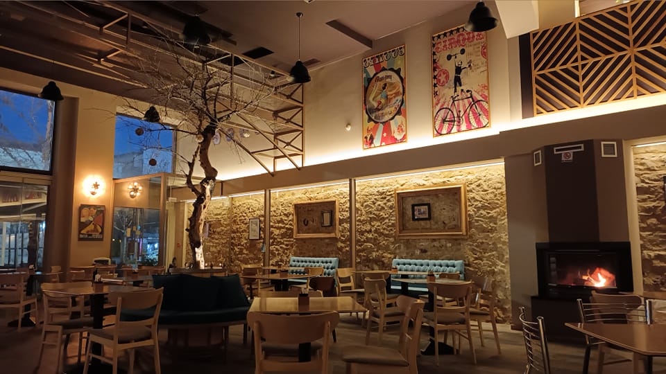 Εστιατόριο Ακροβάτης στον Πύργο – ελληνική κουζίνα με μοντέρνα προσέγγιση