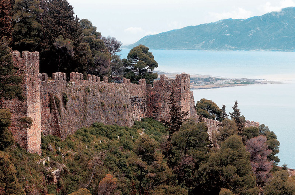 Το κάστρο της Ναυπάκτου και τα τείχη του