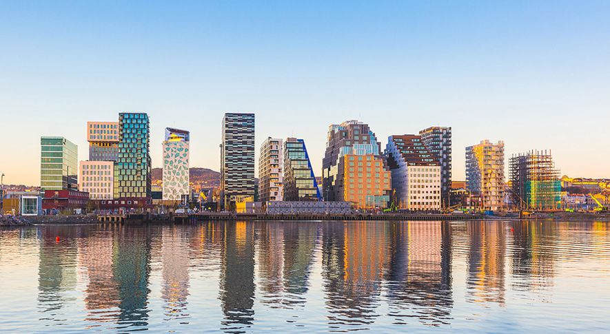 Η σύγχρονη αρχιτεκτονική του Όσλο με θέα στον φιορδ