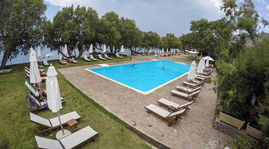 Olive Press Hotel στον Μόλυβο με πισίνα δίπλα στη θάλασσα