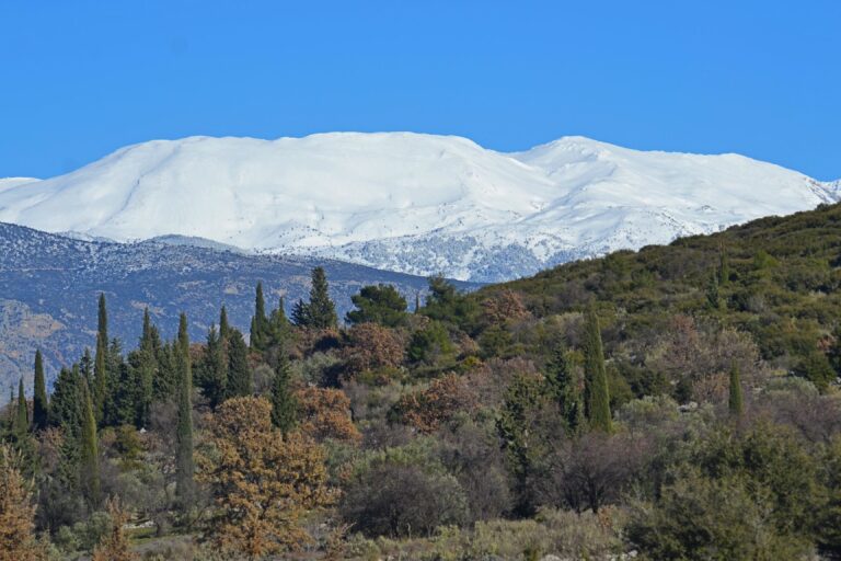 Παρνασσός – Οι χιονισμένες κορυφές του βουνού των θεών