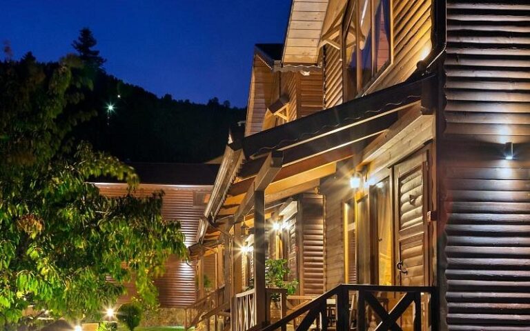 Φεγγαρογνέματα Σουίτες στα Άνω Τρίκαλα Κορινθίας