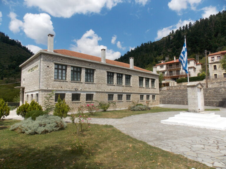 Κορυσχάδες Καρπενησίου – το παλιό σχολείο και Μουσείο Εθνικής Αντίστασης