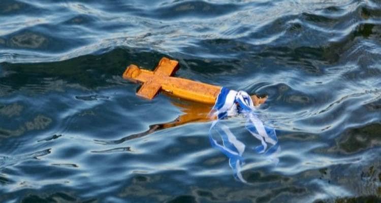 Τα 5 Κορυφαία Μέρη στην Ελλάδα για να Ζήσεις τα Φώτα με Μαγική Ατμόσφαιρα