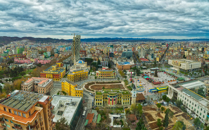 Ταξίδι στα Τίρανα: Μια πόλη που αλλάζει και σε εκπλήσσει