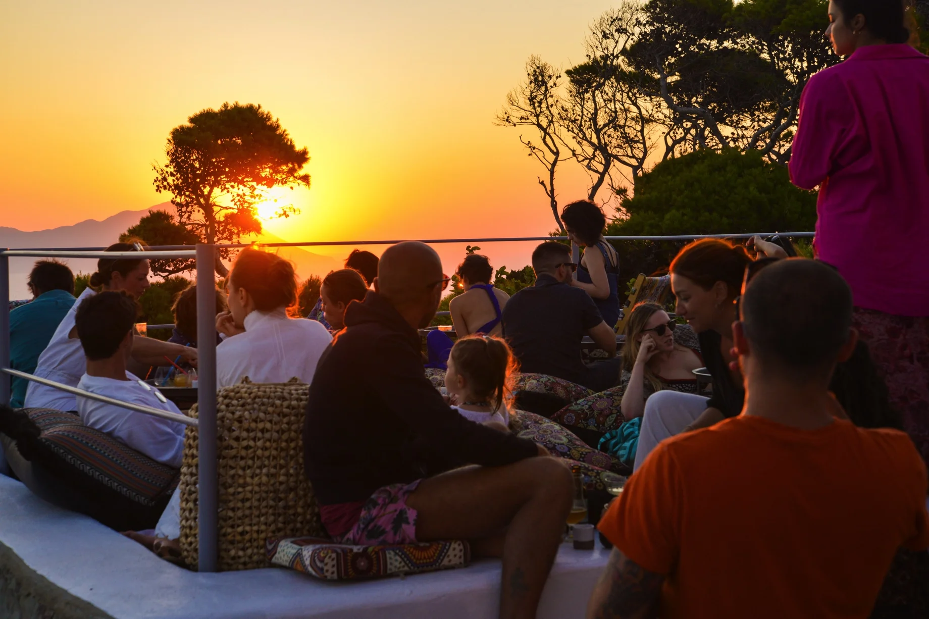 Καλύτερα bar στη Μήλο: Cocktails, θέα και ατμόσφαιρα