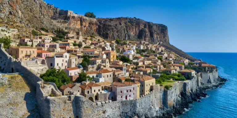 Ρομαντικό Πάσχα στην Ελλάδα: 5 προορισμοί ιδανικοί για ζευγάρια